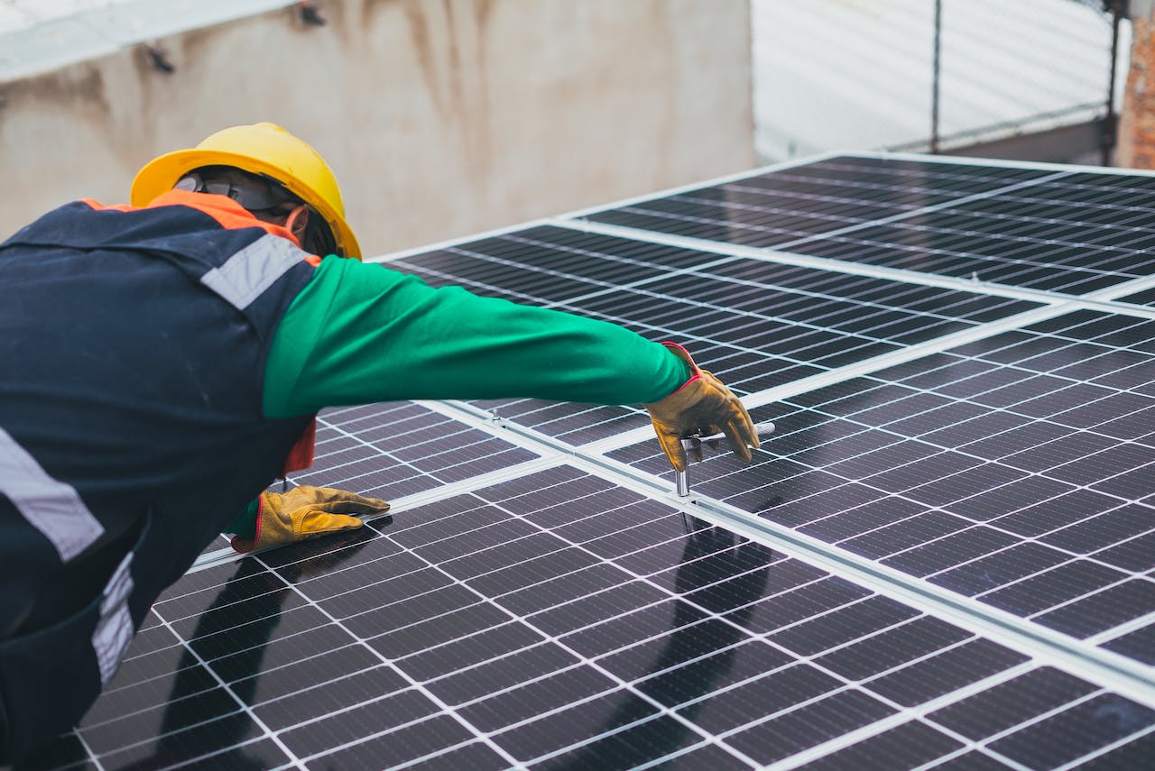 How Much Do Solar Panels Save on Electricity Bills in South Africa? solarpowerspace.com 16