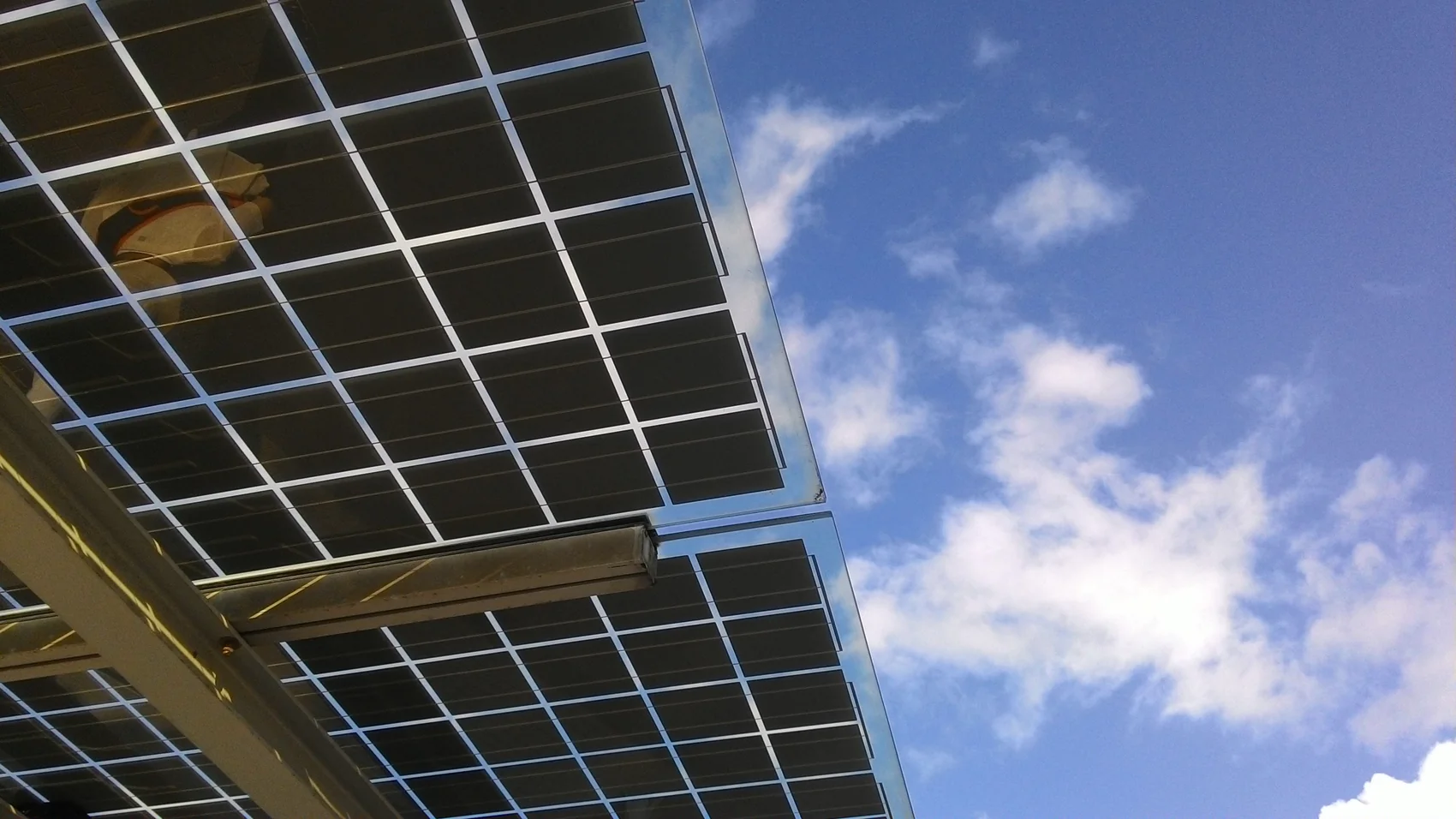 Seizing the solar opportunity: Why South African businesses should go Solar now. solarpowerspace.com 2